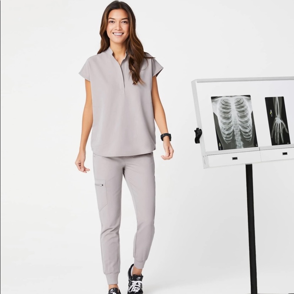 Figs Women's Slate Rafaela Top and Petite Joggers
